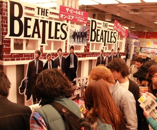 タワーレコード渋谷店で開催されたザ・ビートルズのアルバム発売記念イベントの様子