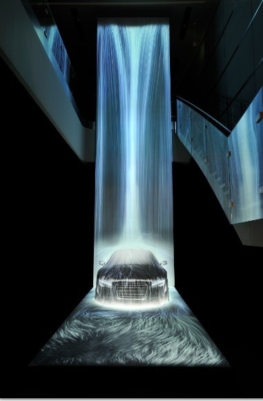 The Waterfall on Audi R8チームラボ, 2013, デジタルインスタレーション, 16000mm