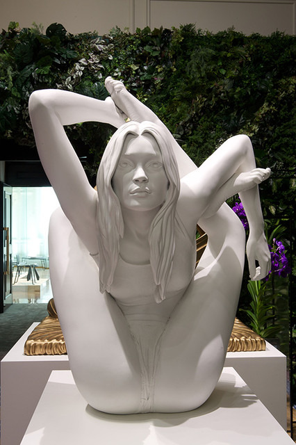 マーク・クインによるケイト・モスの彫刻
