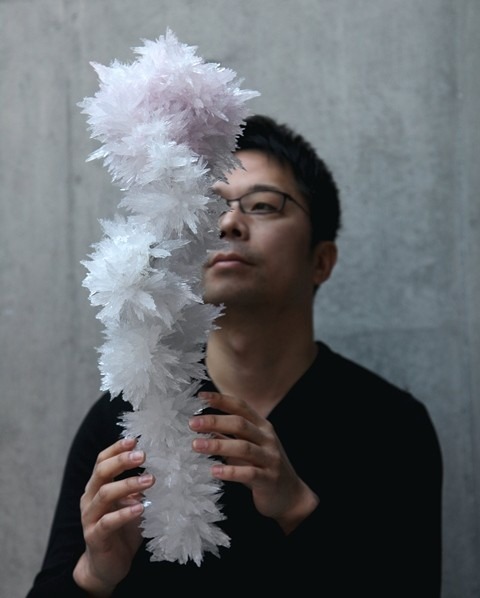 2012年度のMaison et ObjetでCreator of the Yearを受賞した吉岡徳仁氏（作品「Crystallized Rose」）