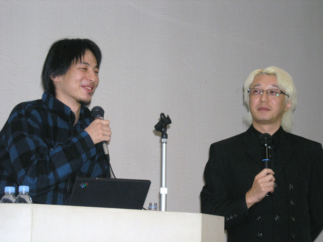 「国際ニコニコ映画祭」について語る西村博之と手塚眞