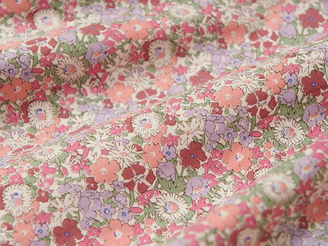 この春トレンドのBotanical Pattern。リバティプリント2014年春夏の新柄「デリラ・キャヴェンディッシュ」は、春爛漫の小花が咲きみだれた印象
