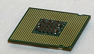 　インテルは22日、デスクトップPC向けのLGA775版Pentium 4プロセッサ6製品と、Intel 925X/915P/915G Expressチップセットを正式発表した。