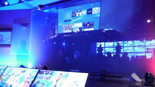 次世代ゲーム機PlayStation 4、ついに国内で発売 ― 記念イベント会場は歓声に包まれる