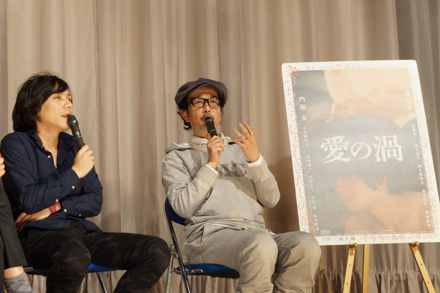 映画『愛の渦』舞台挨拶でトークを繰り広げたリリー・フランキー（右）と三浦大輔監督