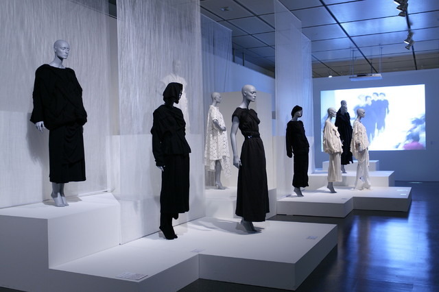 「Future Beauty 日本ファッション：不連続の連続」展