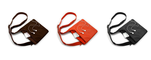 Fina Mini（左からブラウン/オレンジ/ブラック、iPodは別売）