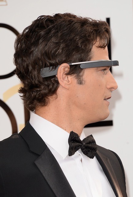 ゴールデングローブ賞授賞式でGoogle Glassを装着するアメリカのジャーナリスト、ロブ・マーシアーノ（1月、ロサンゼルス）　(c) Getty Images