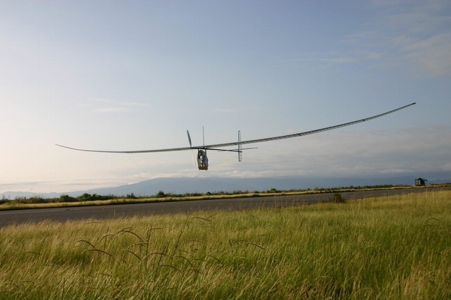 ヤマハのエアロセプシーが人力飛行機世界記録120kmの更新に挑戦