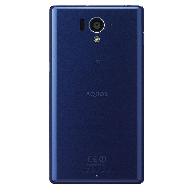 「AQUOS SERIE SHL25」ネイビーモデル背面