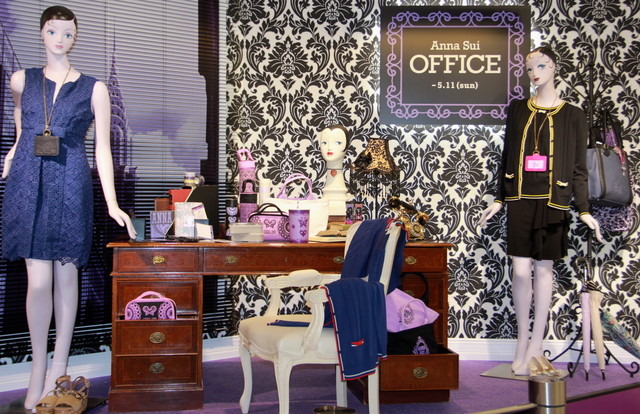 アナスイ（ANNA SUI）のスペシャルイベント「アナスイ　オフィス（ANNA SUI OFFICE）」（伊勢丹新宿本館1階ザ・ステージ）