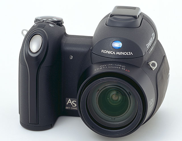　コニカミノルタは、CCDシフト方式の手ブレ補正機構と有効400万画素CCDを搭載したデジタルカメラ「DiMAGE Z3」を8月6日に発売する。