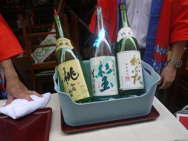 青森県の桃川は「桃川」「杉玉」「ねぶた淡麗純米酒」を提供
