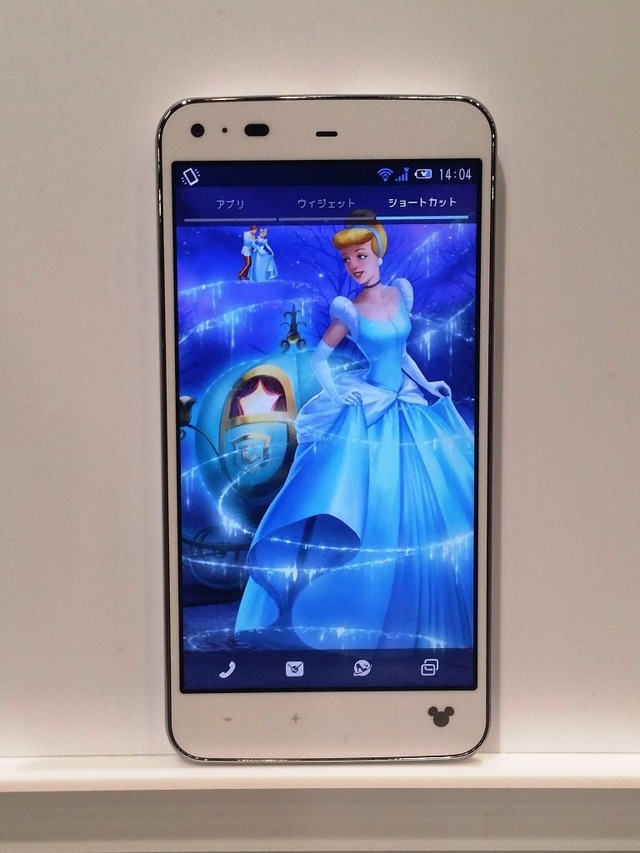 「Disney Mobile on docomo SH-05F」は5月29日発売