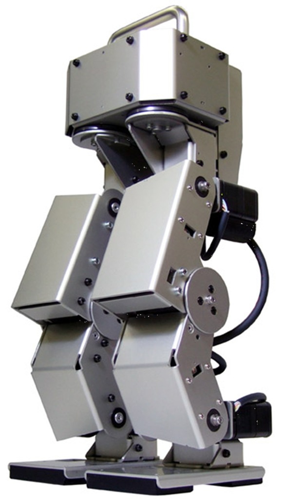 新モデル：二足歩行ロボット「e-nuvo WALK ver.3」　【右】バーチャルロボットを用いた事前検証画面