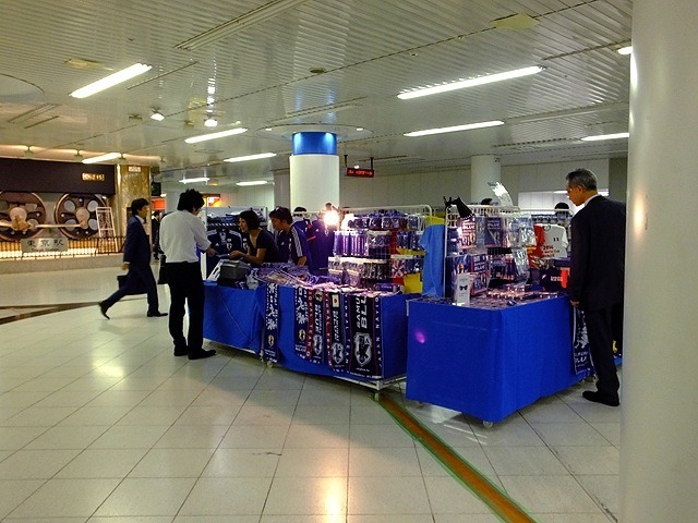 東京駅「動輪の広場」