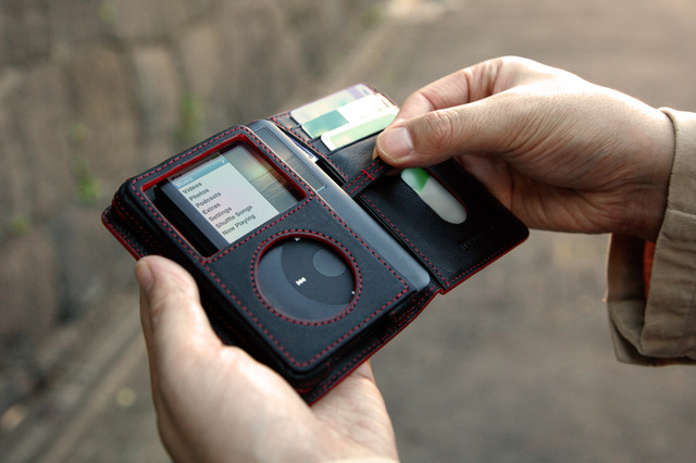 iPodを簡単に取り出せる「クイックリリース」を装備