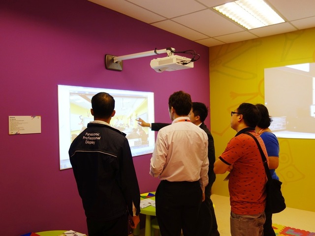 【CommunicAsia 2014 Vol.7】シンガポールでも導入！パナソニックのワイヤレス教育用システム「PSYCLONE」