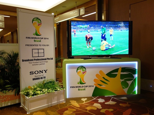 休憩スペースにあるソニーの4Kテレビでもワールドカップの試合が流れていた