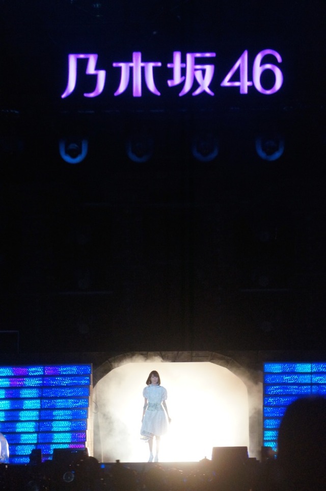 乃木坂46のツアー「真夏の全国ツアー2014 東京公演」に、活動休止中のメンバー生田絵梨花がサプライズ出演