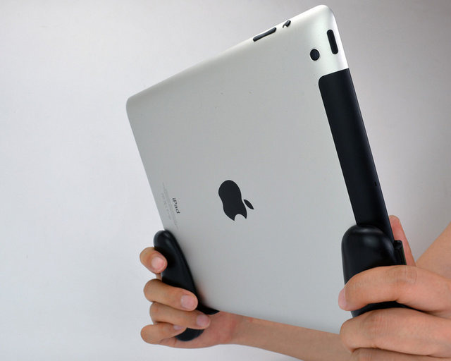 iPadがゲーム機に変身？iPad Air/iPad mini用ゲームグリップ登場 ― 吸盤式でしっかり固定、取り外しも簡単