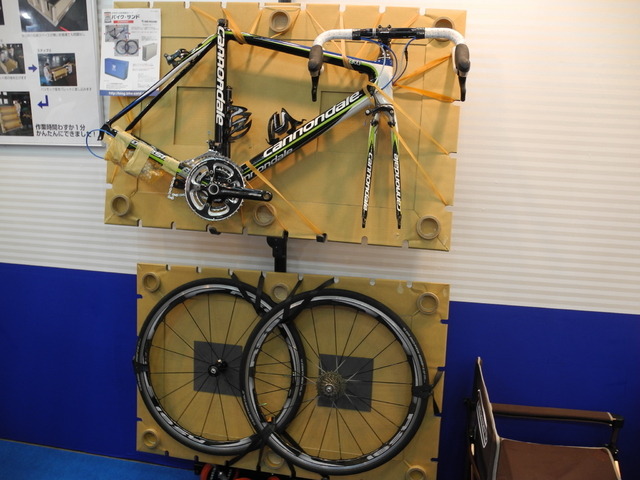 コスモ紙商事が10月から発売する自転車輸送ケース「バイク・サンド」