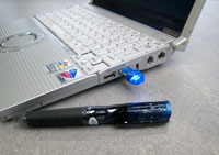 USBメモリはボールペンから取り外して使用できる（PCは別売）