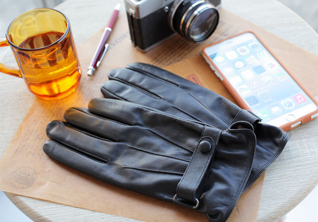 オシャレなスマホ手袋は、冬に合わせて持ちたいファッションアイテム
