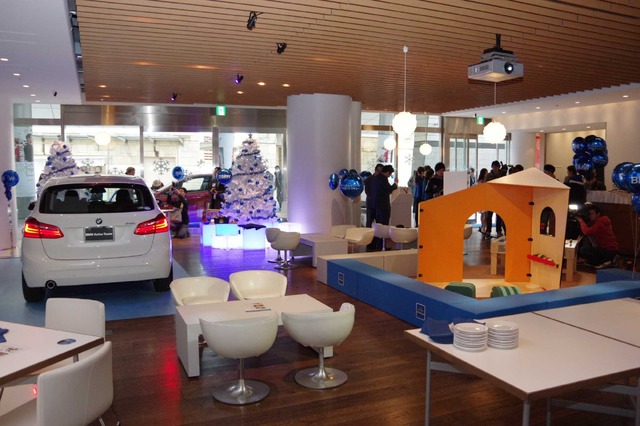 東京・六本木ヒルズカフェ/スペースに期間限定オープンする「The Blue Christmas Cafe by BMW」
