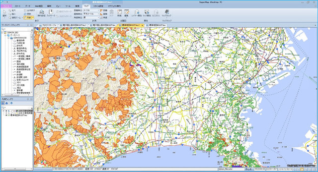 国土数値情報の土砂災害危険箇所を国土地理院タイルに重ねて表示したもの。他にもさまざまな統計情報をマップ上に表示できる（画像は同社webから）。