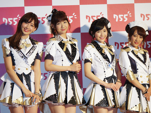 AKB48の（右から）高橋みなみ、渡辺麻友、柏木由紀、小嶋陽菜
