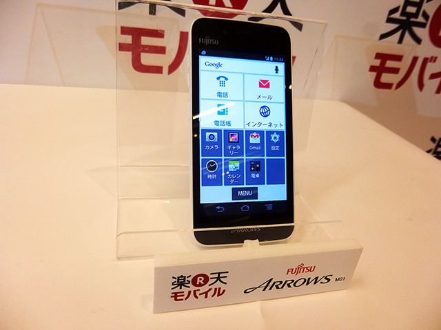 楽天モバイルの新端末ARROWS M01（Photo：大野雅人）