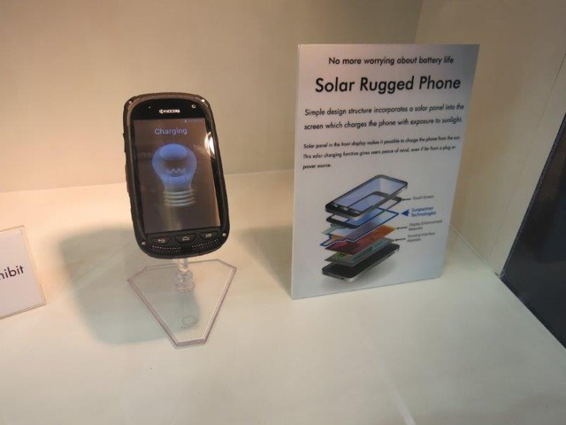 太陽光充電を可能にした「Solar Phone」のデモ機