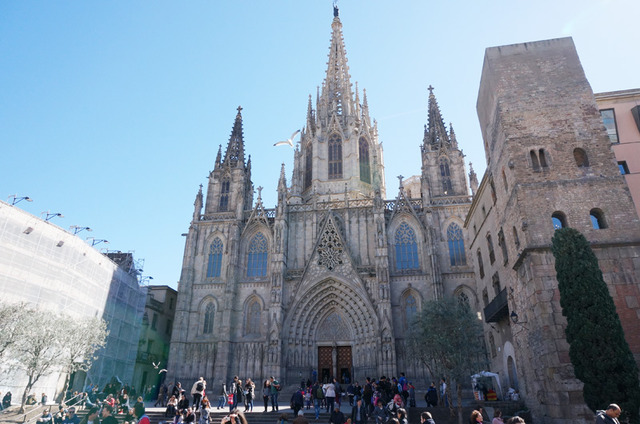 バルセロナ大聖堂も人気の観光スポットだ