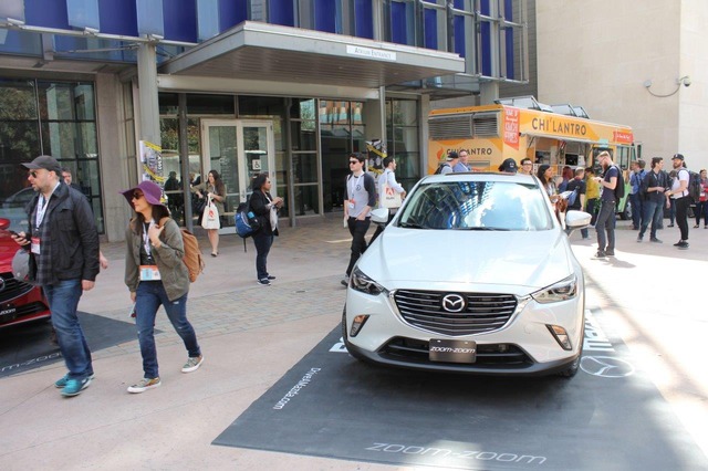 Mazda3の実車を展示