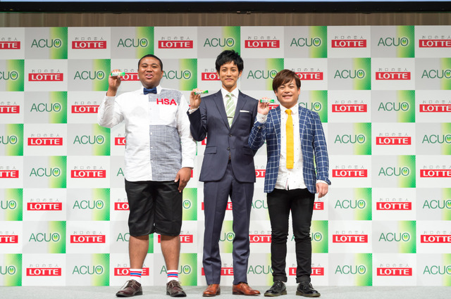 ガムの新CMの発表イベントに登場した松坂桃李とマテンロウ