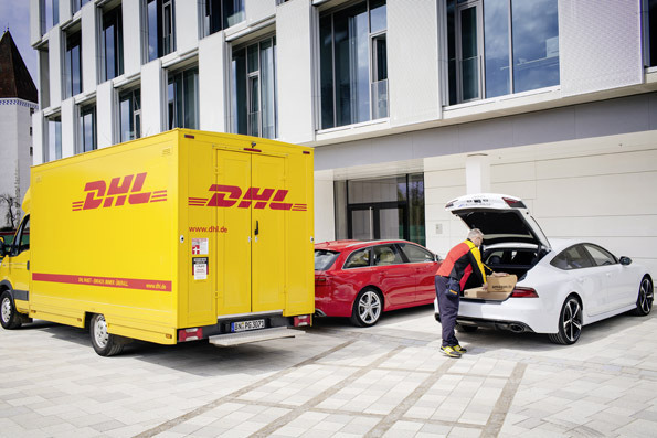 DHLがアマゾンの商品をアウディ車のトランクに配達するアウディ・コネクト・イージー・デリバリー