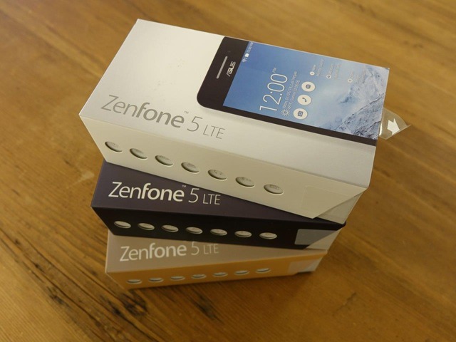 ZenFone 5を用意した