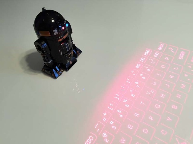 キーボードは赤色レーザー光で机上に照射される
