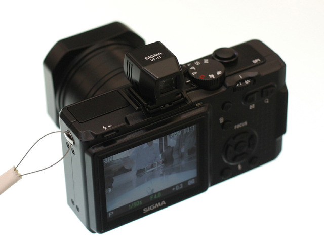 シグマの大型センサー搭載カメラ背面部　PIE 2008