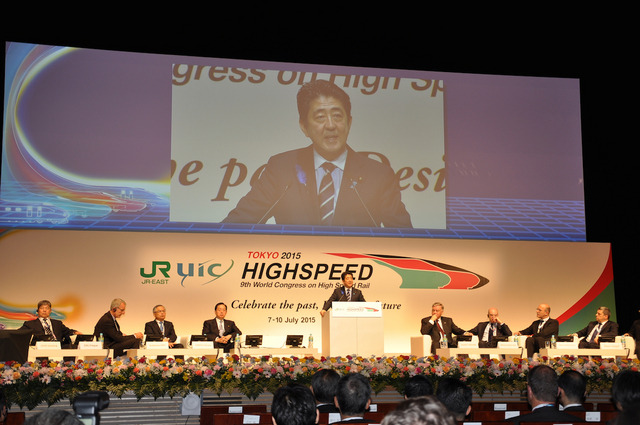 東京でUIC（国際鉄道連合）の世界高速鉄道会議が開幕。オープニングセレモニーでは、安倍首相が新幹線の海外展開について述べた