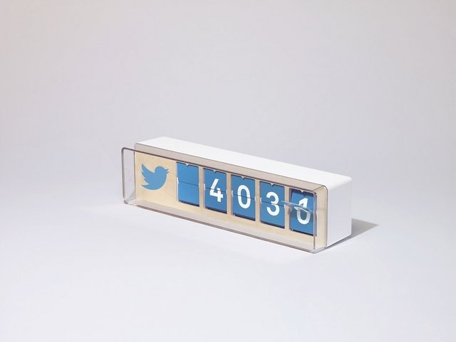 Twitterのフォロワー数を“物理的に表示”してくれる置物「Smiirl Counter」9月発売