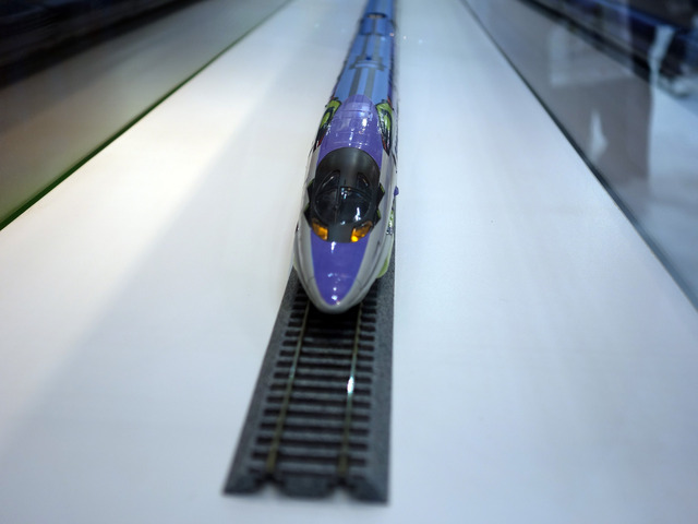 JR西日本のブースでは、「新幹線：エヴァンゲリオン プロジェクト」を紹介