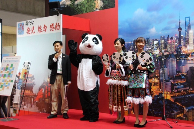 中国ブースのPRを行うパンダのキャラクター