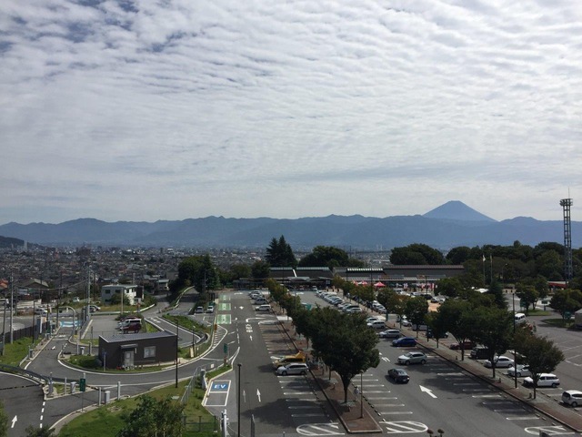 双葉SA 展望台からは富士山が見える