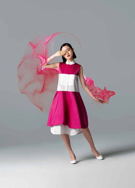 MIKIKOの振り付けで踊る武藤彩未を真鍋大度がディレクションした伊勢丹「花々祭」ビジュアル