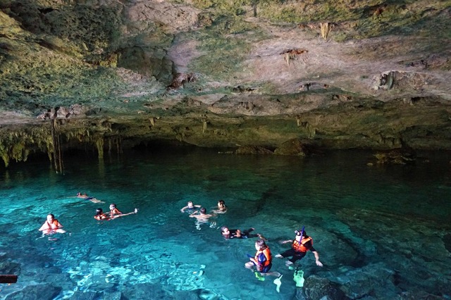 メキシコのCenotes Dos Ojos