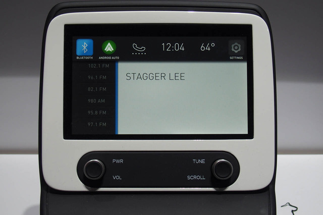 2015年1月のCESに出展したパナソニックのCarPlay／AndroidAutoコンパチ試作機