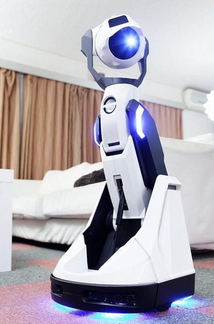 2016年発売の“プロジェクタ搭載”可変型ロボット「Tipron」がカッコイイ…自動で移動し自動で変形する