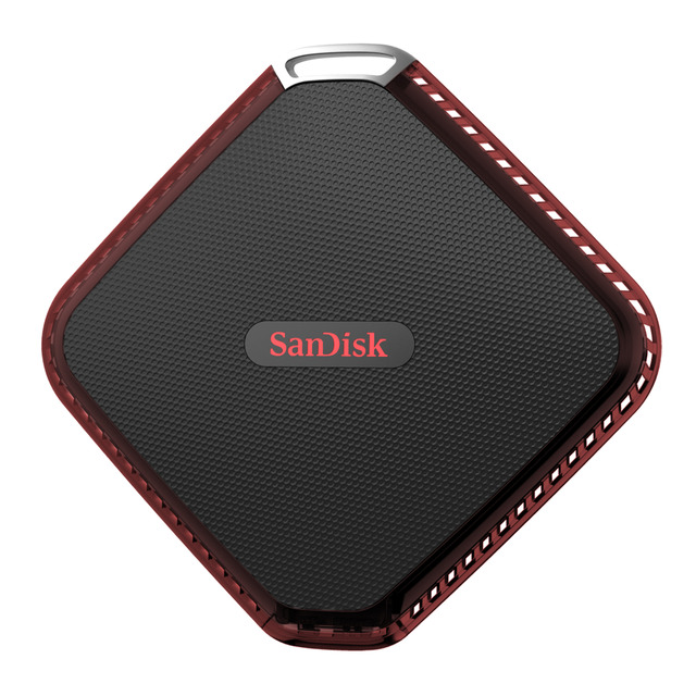 「エクストリーム510ポータブルSSD」はスマホの約半分と小型軽量。付属ソフトのSanDisk SecureAccessを使用して、128ビットAES暗号化のファイル保護にも対応している（画像はプレスリリースより）